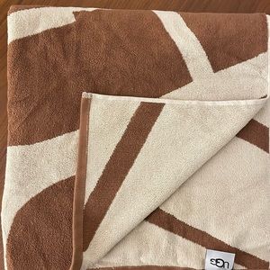 UGG TOWEL NWOT Large UGG beach towel - Reversible